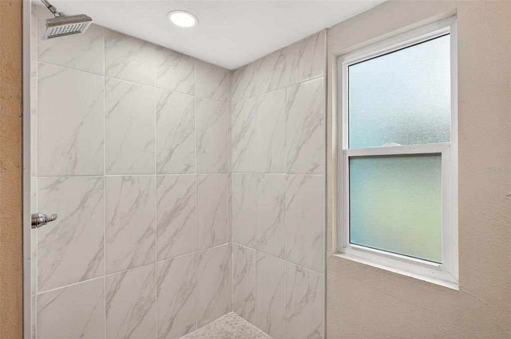 For Sale: $165,000 (3 beds, 2 baths, 1212 Square Feet)