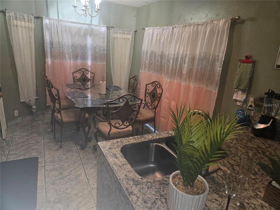 На продажу: $295,000 (3 спален, 2 ванн, 1122 Квадратных фут)