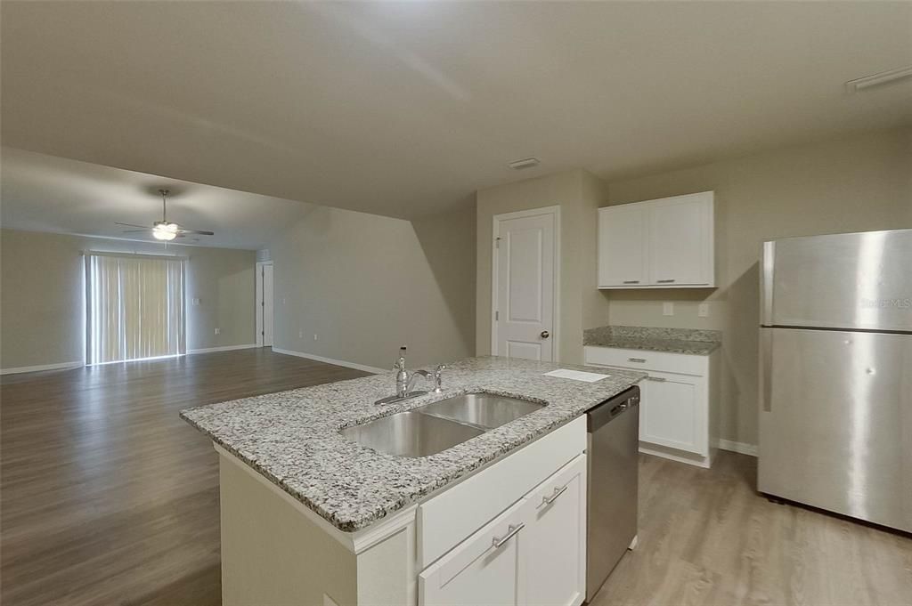 For Rent: $1,574 (3 beds, 2 baths, 1400 Square Feet)