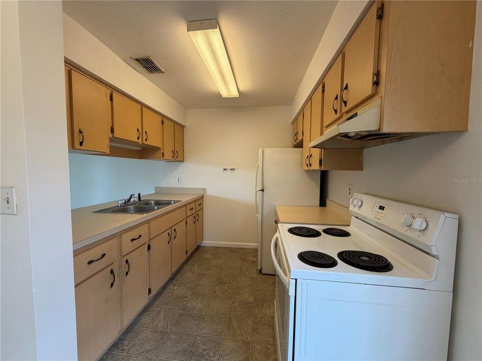 For Rent: $900 (1 beds, 1 baths, 700 Square Feet)