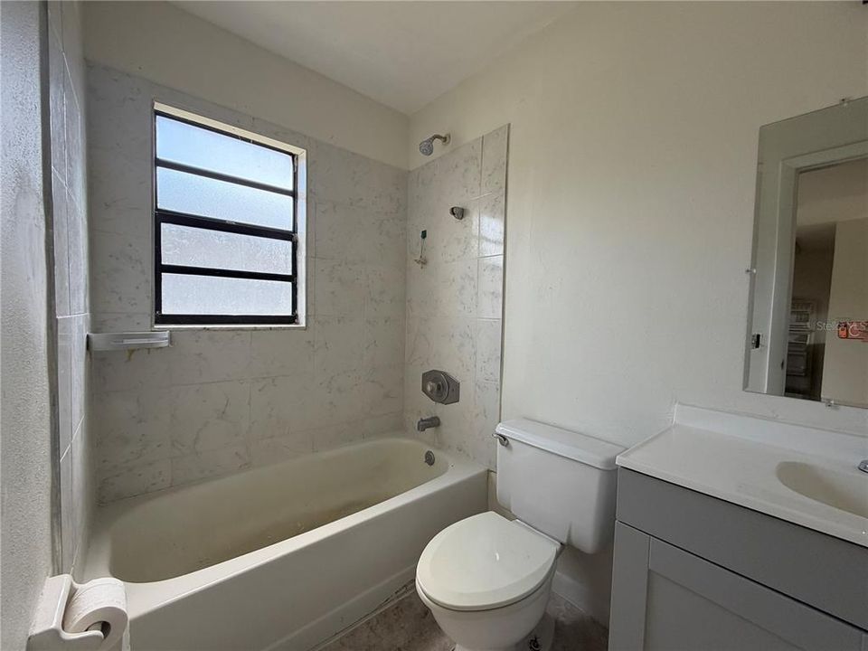 For Rent: $900 (1 beds, 1 baths, 700 Square Feet)