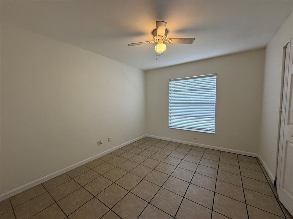 For Rent: $900 (1 beds, 1 baths, 700 Square Feet)