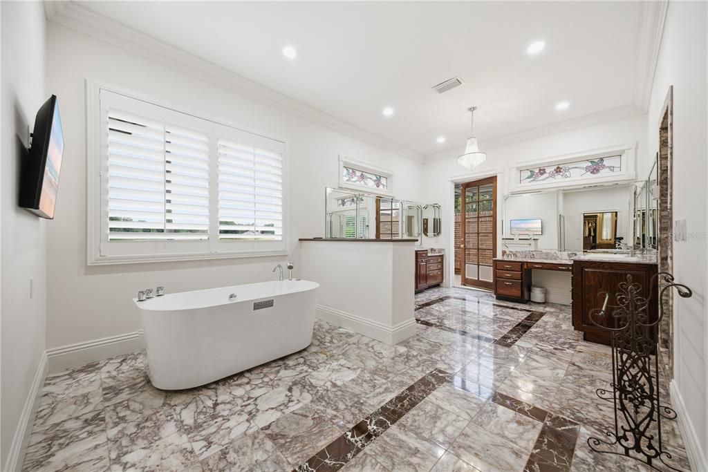 For Sale: $2,495,000 (5 beds, 5 baths, 7314 Square Feet)