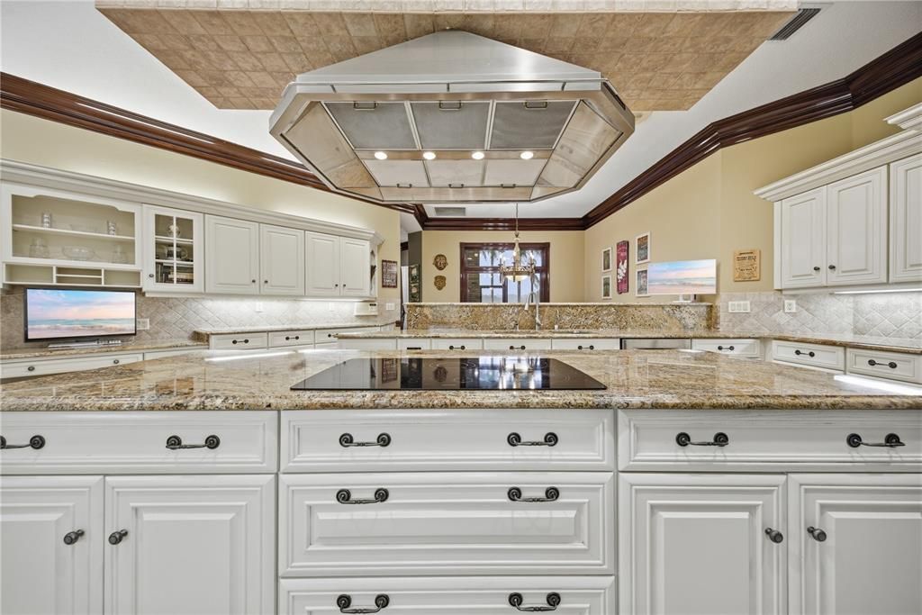 For Sale: $2,495,000 (5 beds, 5 baths, 7314 Square Feet)