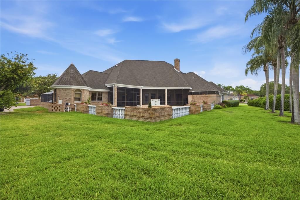 For Sale: $2,495,000 (5 beds, 5 baths, 7314 Square Feet)