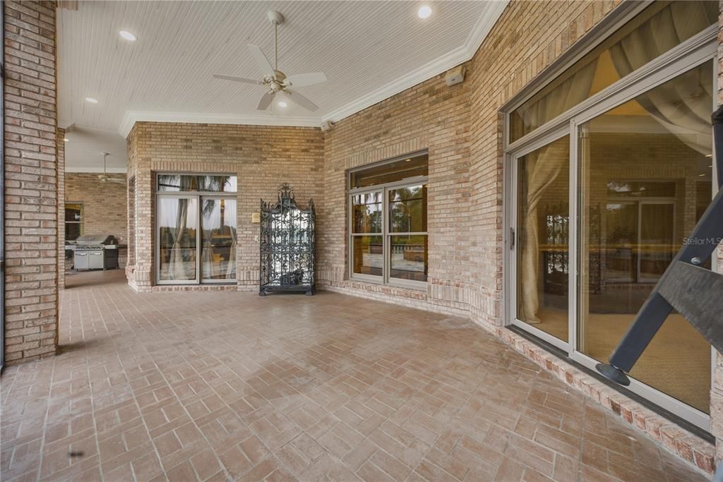 For Sale: $2,495,000 (5 beds, 5 baths, 7314 Square Feet)