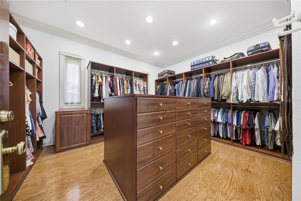 For Sale: $2,495,000 (5 beds, 5 baths, 7314 Square Feet)