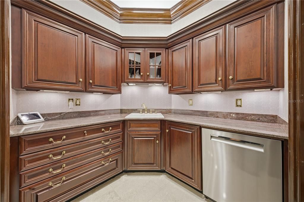 For Sale: $2,495,000 (5 beds, 5 baths, 7314 Square Feet)