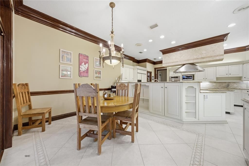 For Sale: $2,495,000 (5 beds, 5 baths, 7314 Square Feet)