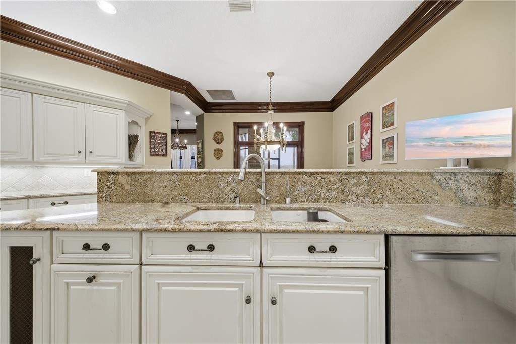 For Sale: $2,495,000 (5 beds, 5 baths, 7314 Square Feet)