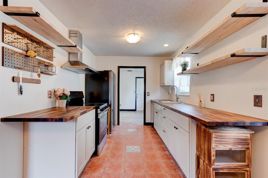 For Sale: $349,900 (4 beds, 2 baths, 1585 Square Feet)
