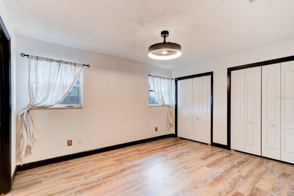 For Sale: $349,900 (4 beds, 2 baths, 1585 Square Feet)
