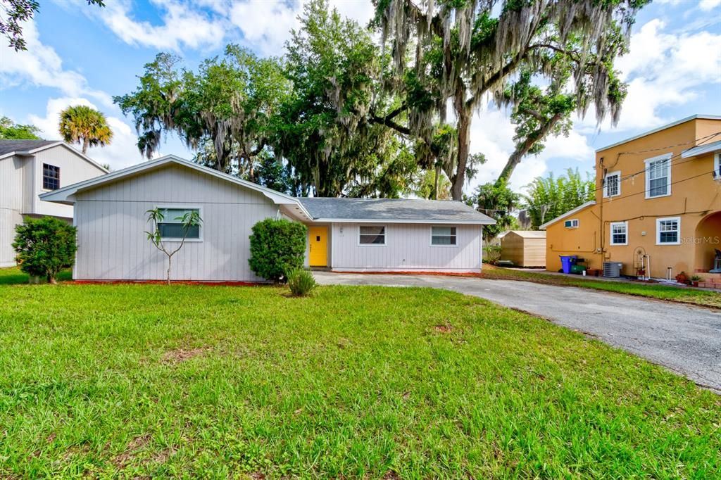 For Sale: $349,900 (4 beds, 2 baths, 1585 Square Feet)