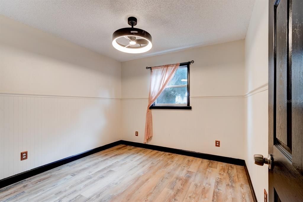 For Sale: $349,900 (4 beds, 2 baths, 1585 Square Feet)