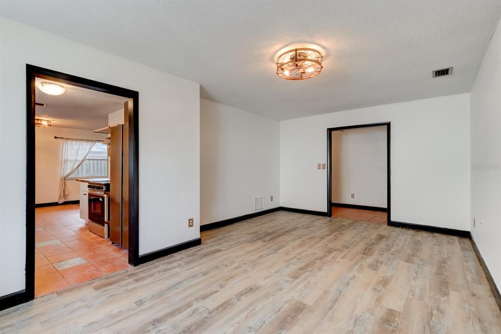 For Sale: $349,900 (4 beds, 2 baths, 1585 Square Feet)