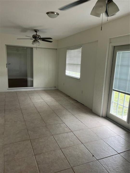 For Sale: $299,900 (3 beds, 2 baths, 1927 Square Feet)