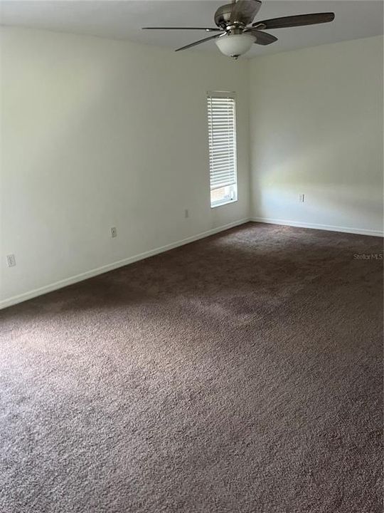For Sale: $299,900 (3 beds, 2 baths, 1927 Square Feet)