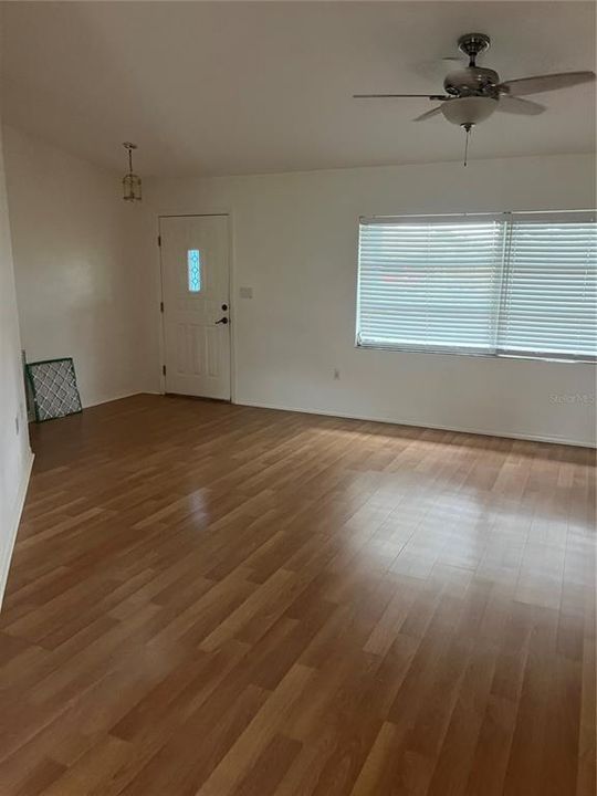 For Sale: $299,900 (3 beds, 2 baths, 1927 Square Feet)
