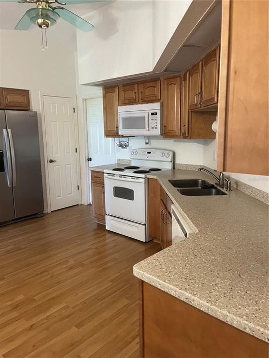 For Sale: $299,900 (3 beds, 2 baths, 1927 Square Feet)