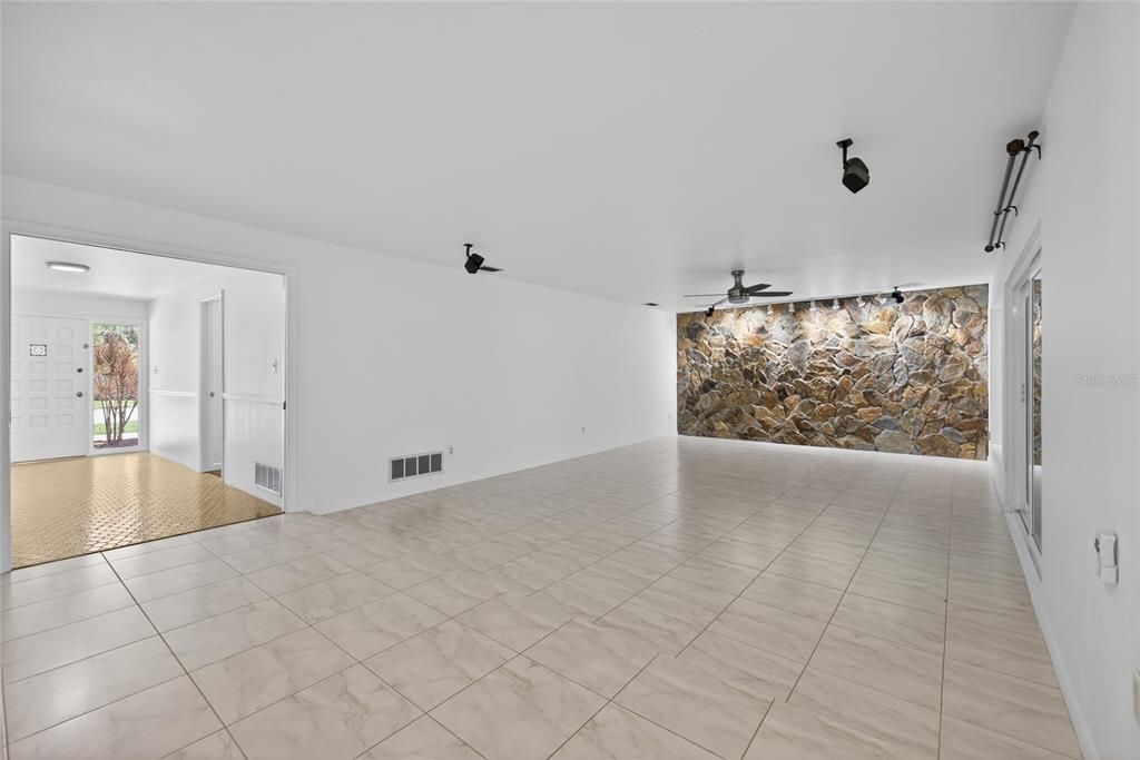 For Sale: $570,000 (3 beds, 3 baths, 2230 Square Feet)