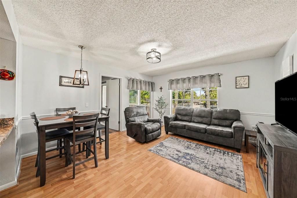 На продажу: $149,000 (2 спален, 2 ванн, 873 Квадратных фут)