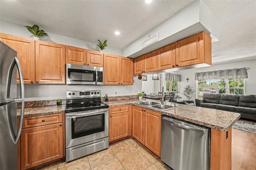 На продажу: $149,000 (2 спален, 2 ванн, 873 Квадратных фут)