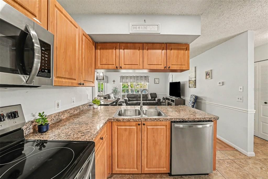 На продажу: $149,000 (2 спален, 2 ванн, 873 Квадратных фут)