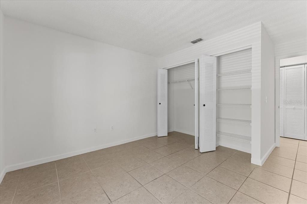 For Sale: $199,900 (2 beds, 2 baths, 910 Square Feet)