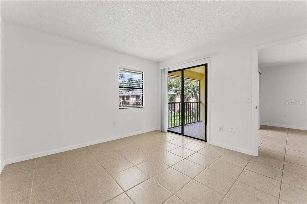 For Sale: $199,900 (2 beds, 2 baths, 910 Square Feet)