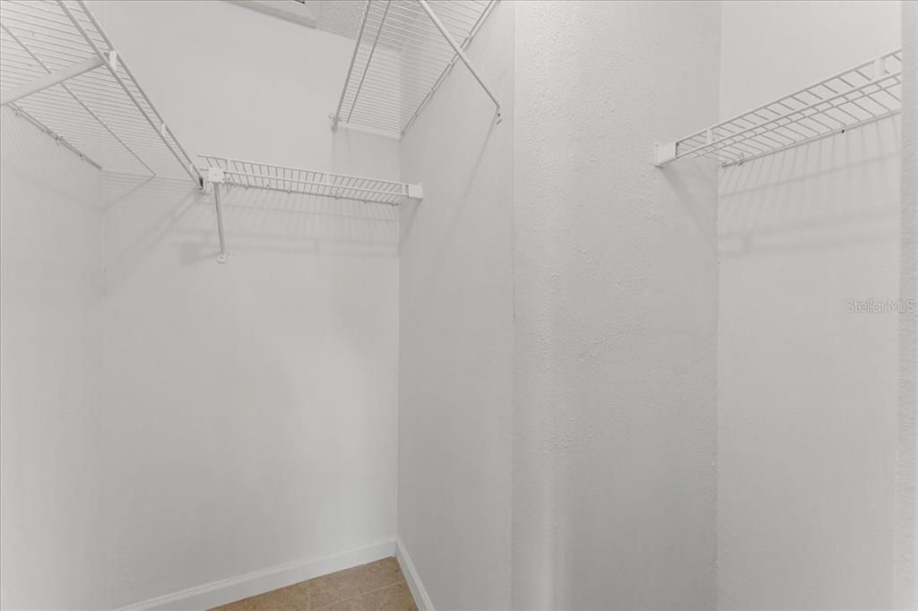 For Sale: $199,900 (2 beds, 2 baths, 910 Square Feet)