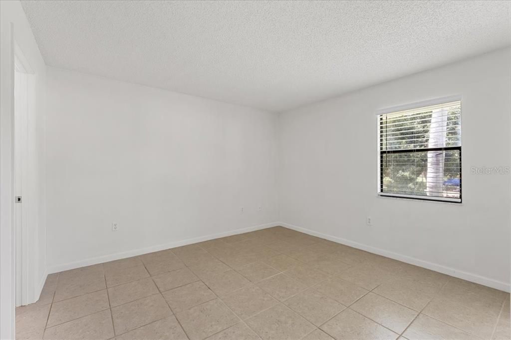 For Sale: $199,900 (2 beds, 2 baths, 910 Square Feet)
