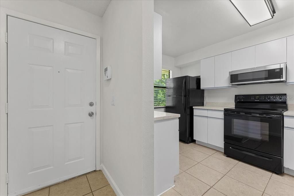 For Sale: $199,900 (2 beds, 2 baths, 910 Square Feet)
