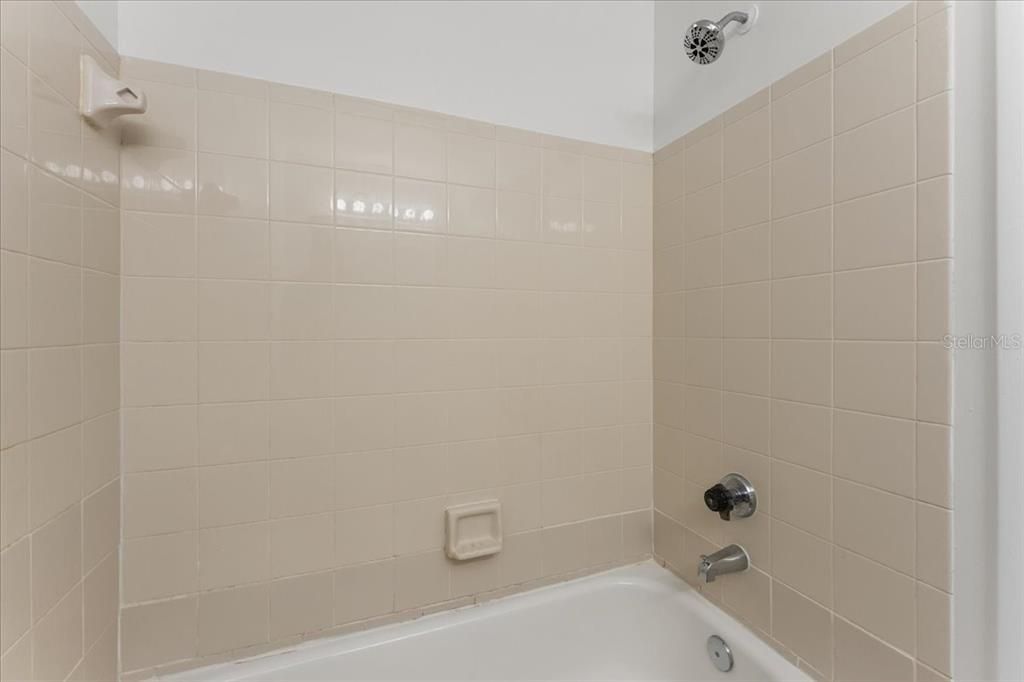 For Sale: $199,900 (2 beds, 2 baths, 910 Square Feet)