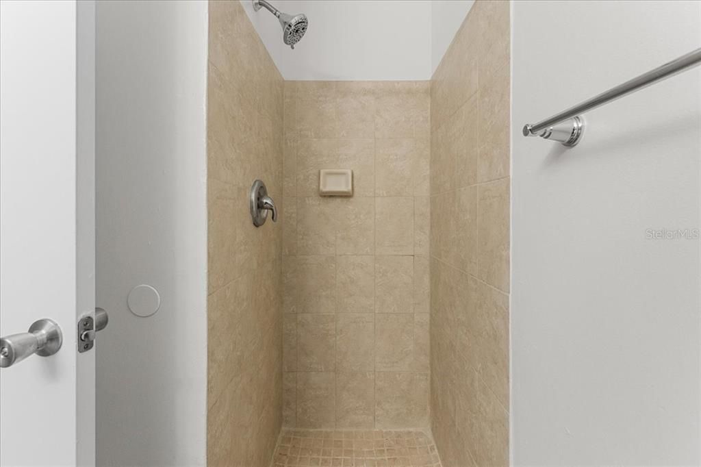 For Sale: $199,900 (2 beds, 2 baths, 910 Square Feet)