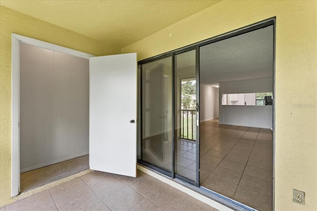 For Sale: $199,900 (2 beds, 2 baths, 910 Square Feet)