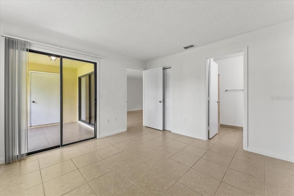 For Sale: $199,900 (2 beds, 2 baths, 910 Square Feet)