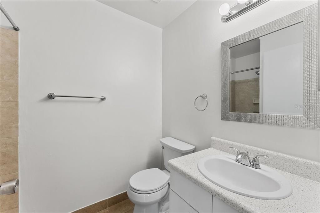 For Sale: $199,900 (2 beds, 2 baths, 910 Square Feet)