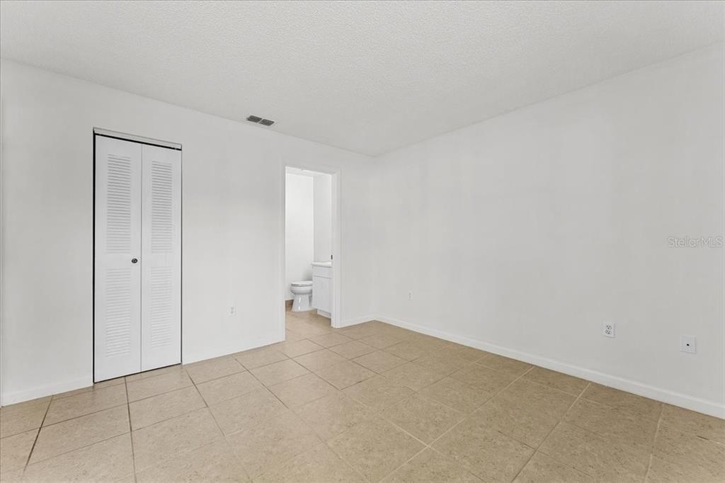 For Sale: $199,900 (2 beds, 2 baths, 910 Square Feet)
