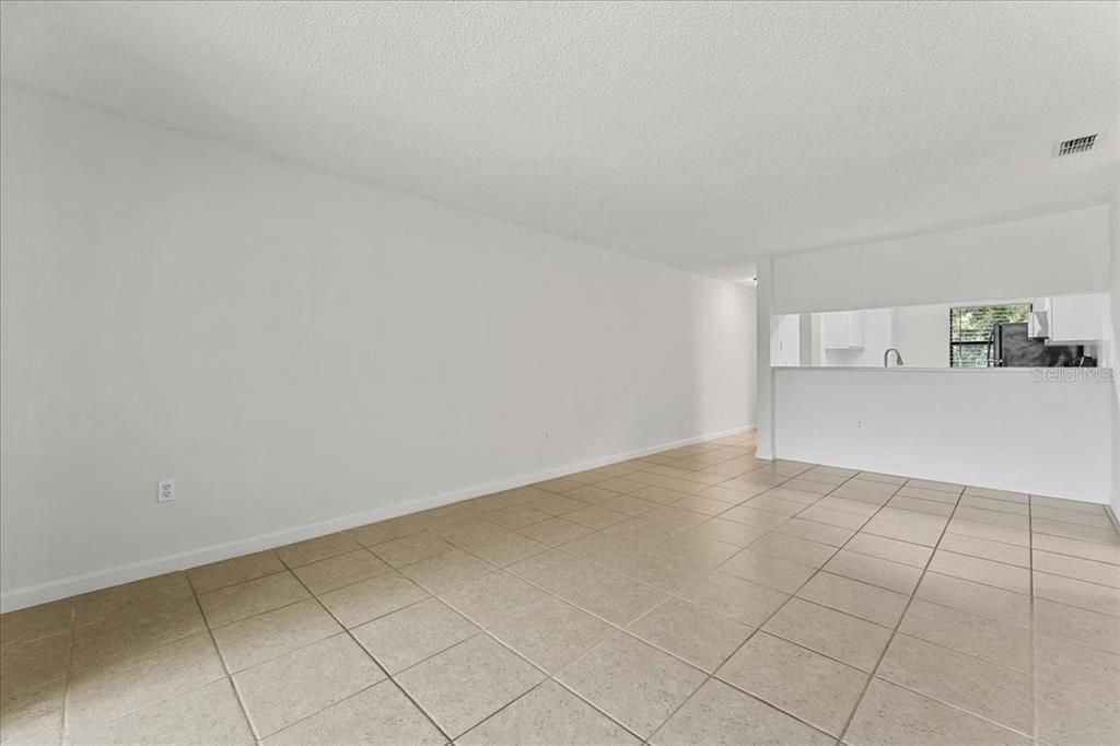 For Sale: $199,900 (2 beds, 2 baths, 910 Square Feet)