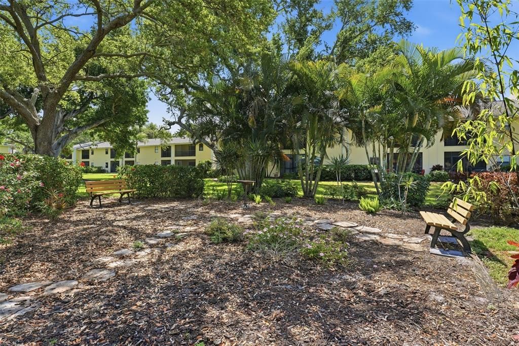 For Sale: $199,900 (2 beds, 2 baths, 910 Square Feet)