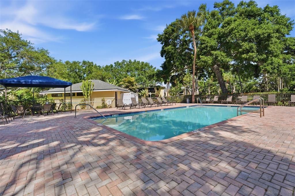 For Sale: $199,900 (2 beds, 2 baths, 910 Square Feet)