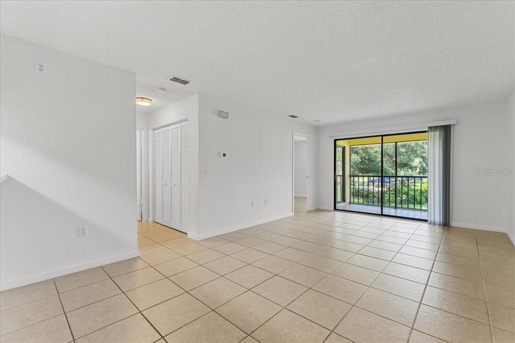 For Sale: $199,900 (2 beds, 2 baths, 910 Square Feet)