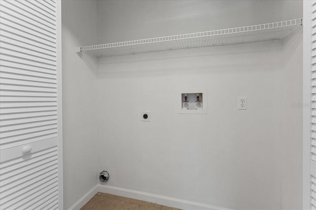 For Sale: $199,900 (2 beds, 2 baths, 910 Square Feet)