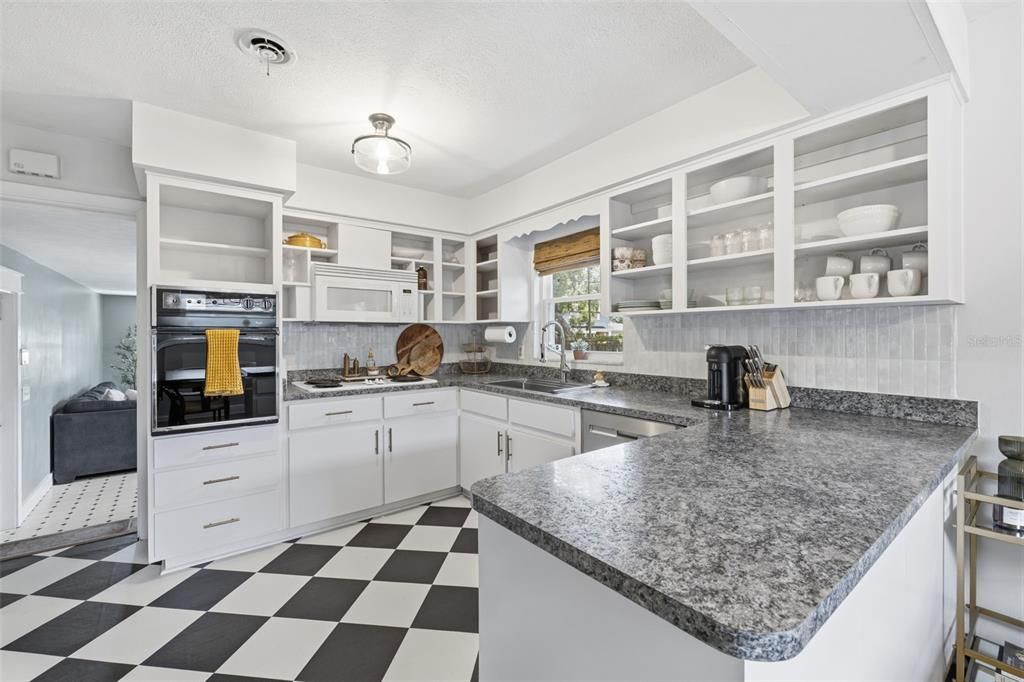 Activo con contrato: $430,000 (3 camas, 2 baños, 1514 Pies cuadrados)