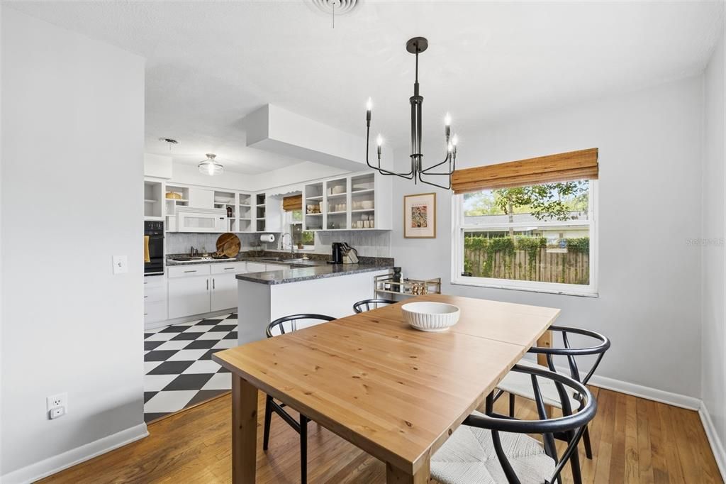 Activo con contrato: $430,000 (3 camas, 2 baños, 1514 Pies cuadrados)