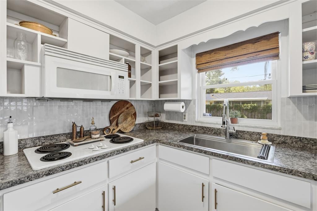 Activo con contrato: $430,000 (3 camas, 2 baños, 1514 Pies cuadrados)