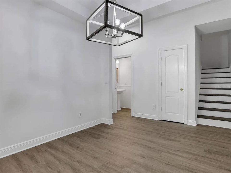 For Sale: $922,000 (4 beds, 2 baths, 2274 Square Feet)