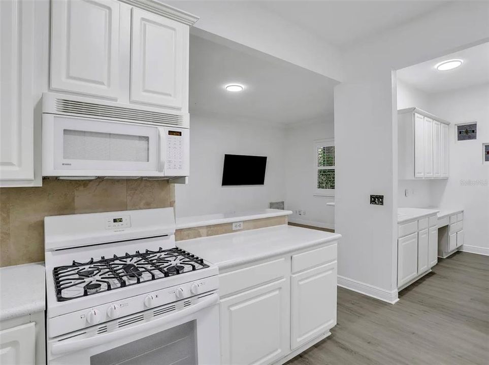 For Sale: $922,000 (4 beds, 2 baths, 2274 Square Feet)