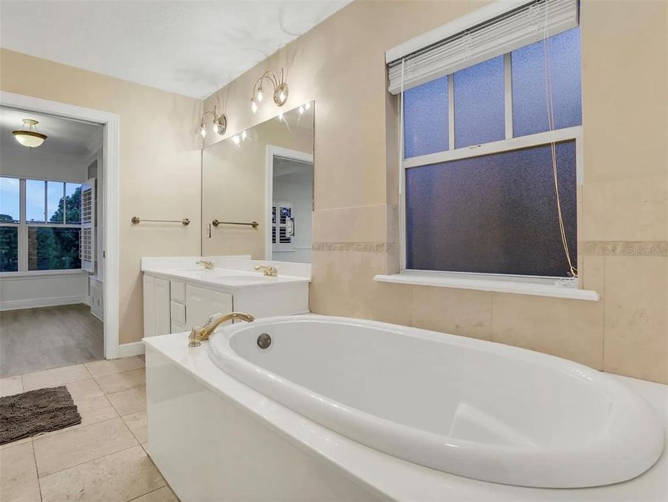 For Sale: $922,000 (4 beds, 2 baths, 2274 Square Feet)