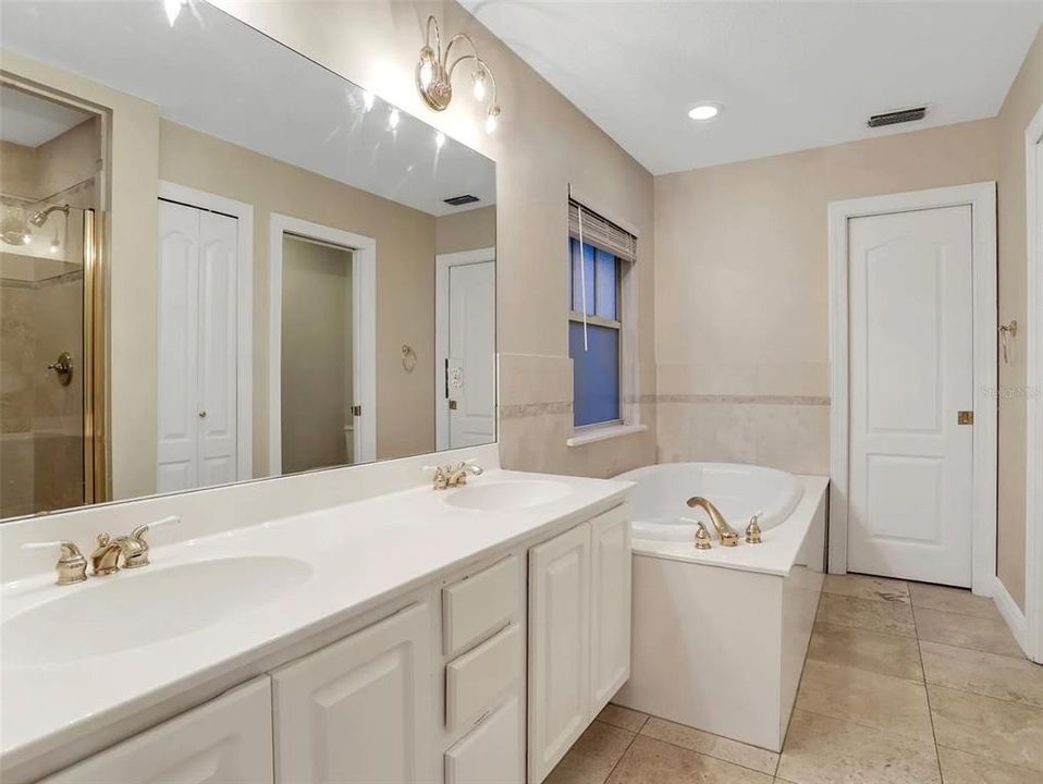 For Sale: $922,000 (4 beds, 2 baths, 2274 Square Feet)